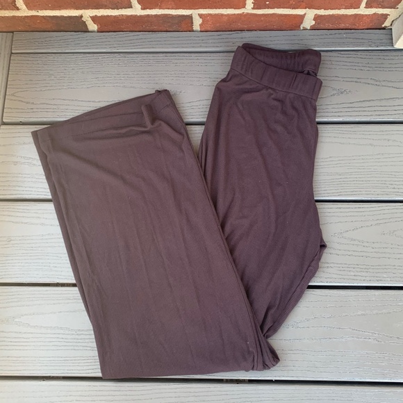 SKIMS Rib 2 Piece Pajamas Set - Picture 10 of 16